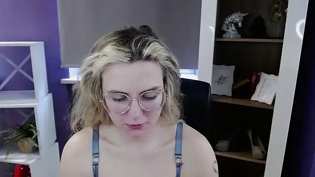 zoey_erotic - Zoey_Erotic's free webcam - UK Sex Cams