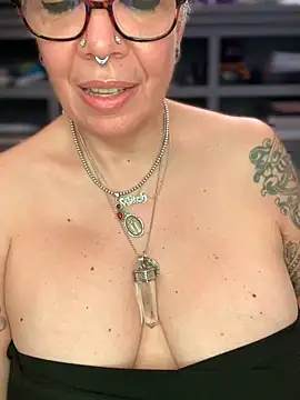 dieseldame1313 live cam profile