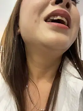 美女LuckyGirl-11在线直播