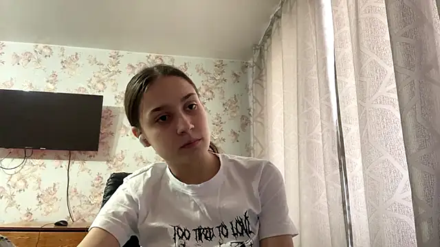 pagedlard (F teen) - shaking ass