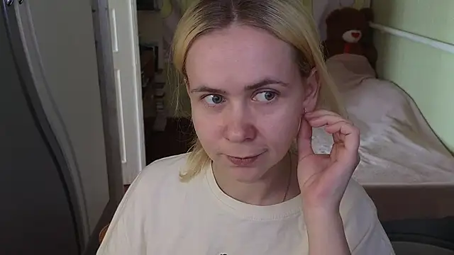 riley_roo (F young) - Take off my panties!