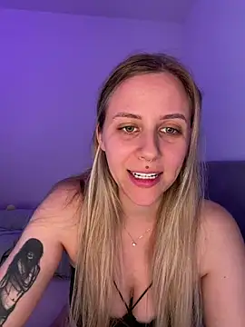 lunawolf21 from StripChat is Freechat