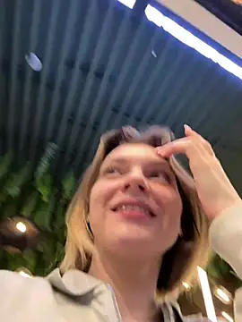 valenciashock (F young) - DOGGY NAKED  SPANK ASS