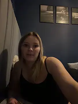 Webcam Model (Sky25x)  is live.Free join now!