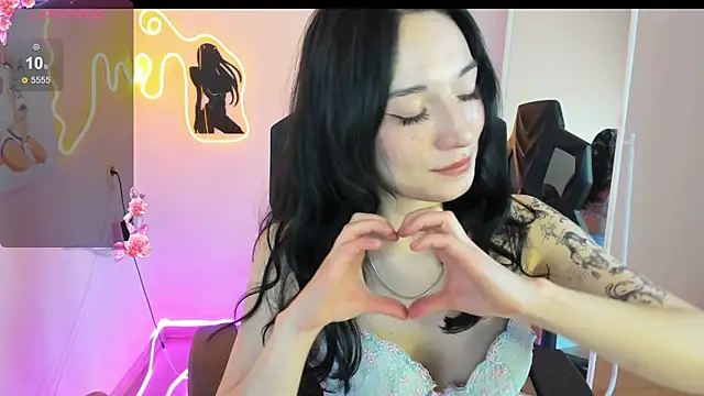 aliceeinwonderlanddd - AliceeinWonderlanddd's free webcam - UK Sex Cams