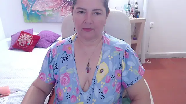 leonela_69 live cam profile