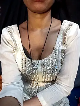 Webcam Model (Roshni_09)  is live.Free join now!