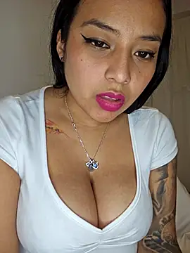 Webcam Model (Angelmoon04) is live