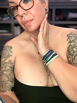 Webcam Model (dieseldame1313)  is live.Free join now!