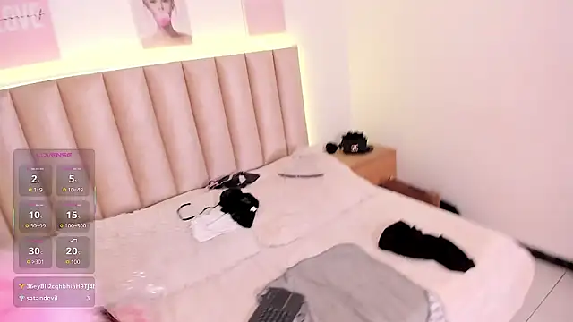 miacorner_ - Miacorner_'s free webcam - UK Sex Cams