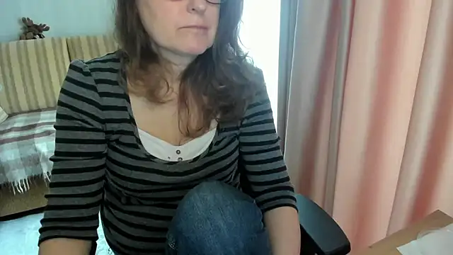 lauraoven - Lauraoven's free webcam - UK Sex Cams