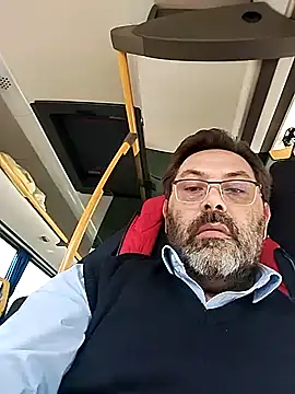 necroforo (M mature) - Doccia e gioco con dildo a casa