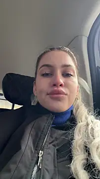 kikiwatson (F young) - Show ass in public ❤️‍🔥