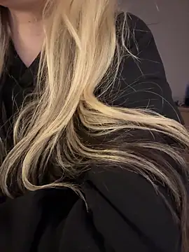 Webcam Model (xDinnax)  is live.Free join now!