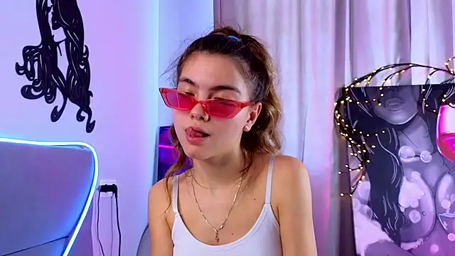 margiedavidson (F teen) - 💖eye contact + play with tongue :p💖