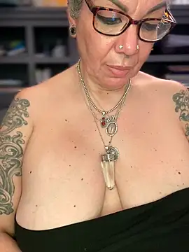 Webcam Model (dieseldame1313)  is live.Free join now!