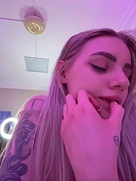 HugeBoobsAlice's room