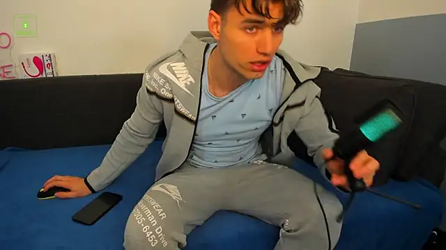 kyle_baker (M young) - Buzz My Ass Untill I Cum :)