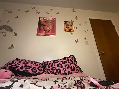 Webcam Model (LeBimbo)  is live.Free join now!