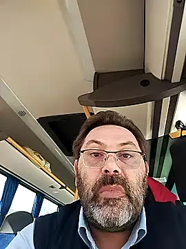 necroforo (M mature) - Doccia e gioco con dildo a casa