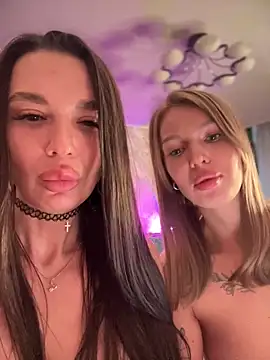 Emma_Catt from StripChat is Freechat