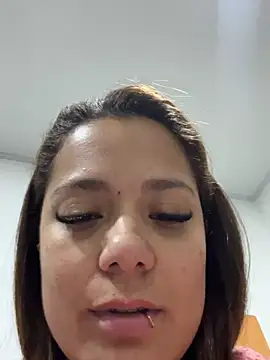 pretty__milf (F milf) - Touch my delicious pussy