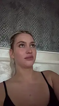 KikiWatson live sex cam