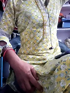 hot_alisaa - Hot_Alisaa's free webcam - UK Sex Cams