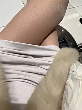 美女littleqiu在线直播