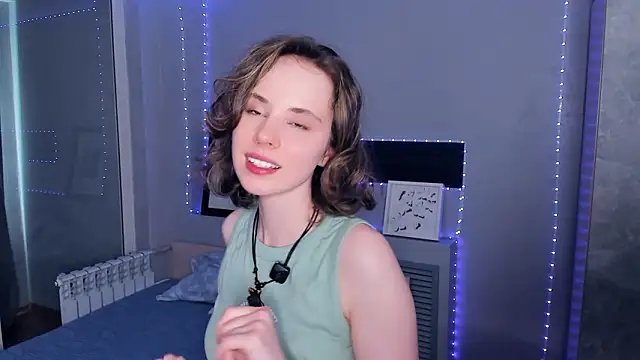 crystaleah - CrystaLeah's free webcam - UK Sex Cams