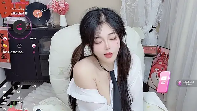 美女CeeKie在线直播