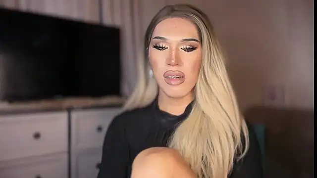 ts_glamxx (T young) - I NEED SOMEONE TO CUDDLE <3