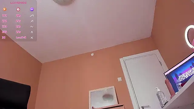 KaylaLaine live sex cam