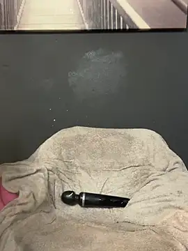 Webcam Model (SEXaddictCANDY10) is live