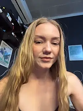 MilaMoone from StripChat is Freechat