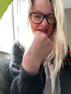 suziesub - SuzieSub's free webcam - UK Sex Cams