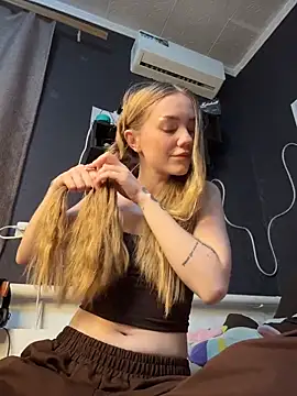 milamoone (F young) - 💗No bra. No shame. Just pure tease 😈🍓