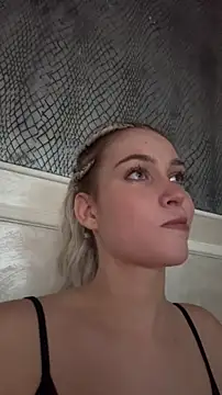 kikiwatson (F young) - Show panties in home ❤️‍🔥