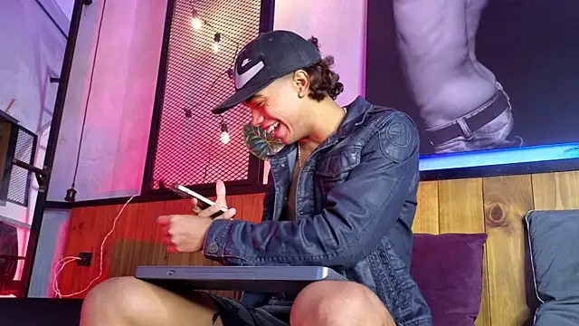 alancutee (Ask my age) - dance erotic