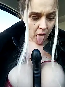 hugebobbs (Ask my age) - Sit naked in your face