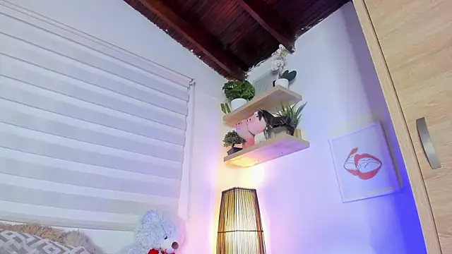 sara_madrid - Sara_madrid's free webcam - UK Sex Cams