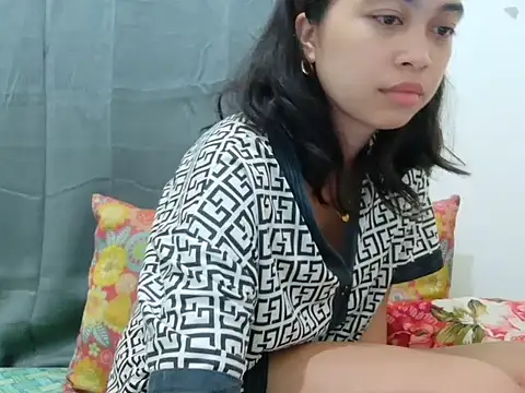 Ursexyasianskinny live sex cam