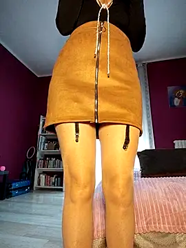 akemi_rossi (F mature) - Outdoor