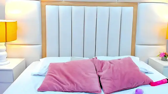 abannyrogerss (F young) - Red ass🍑