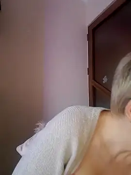 Webcam Model (LunaBlaise)  is live.Free join now!