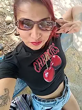 roxxy_white - Roxxy_white's free webcam - UK Sex Cams