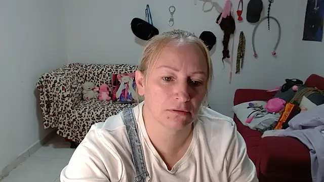 emperabigbootybigass - Emperabigbootybigass's free webcam - UK Sex Cams