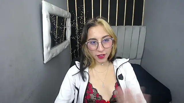 moon_shut - Moon_shut's free webcam - UK Sex Cams