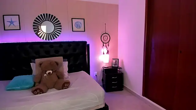 lolavillalobos (F young) - oil body 💦