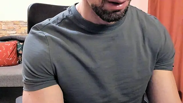 HotHunkTrainer Live Webcam on Stripchat